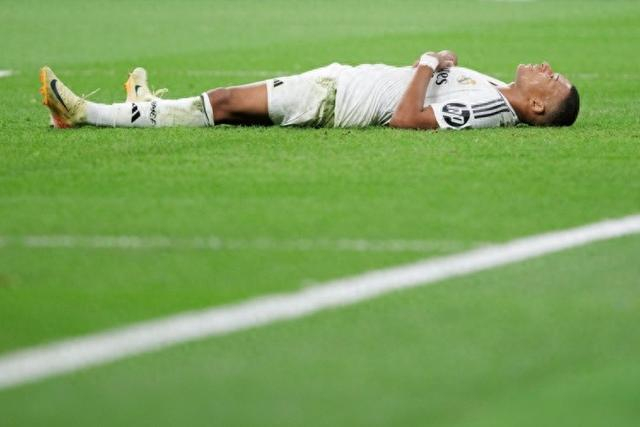 曼晚：瓜迪奥拉今夏在曼城训练中话不多，助教扮演更重要作用