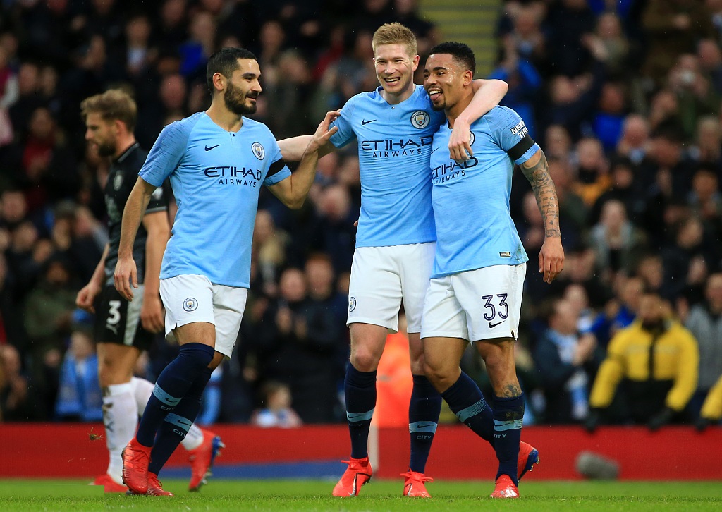 萨里：评价裁判只会让我被禁赛，冬窗转会传闻都是烟雾弹（萨里：一旦评论裁判就可能遭禁赛，冬窗转会传闻多是烟雾弹）