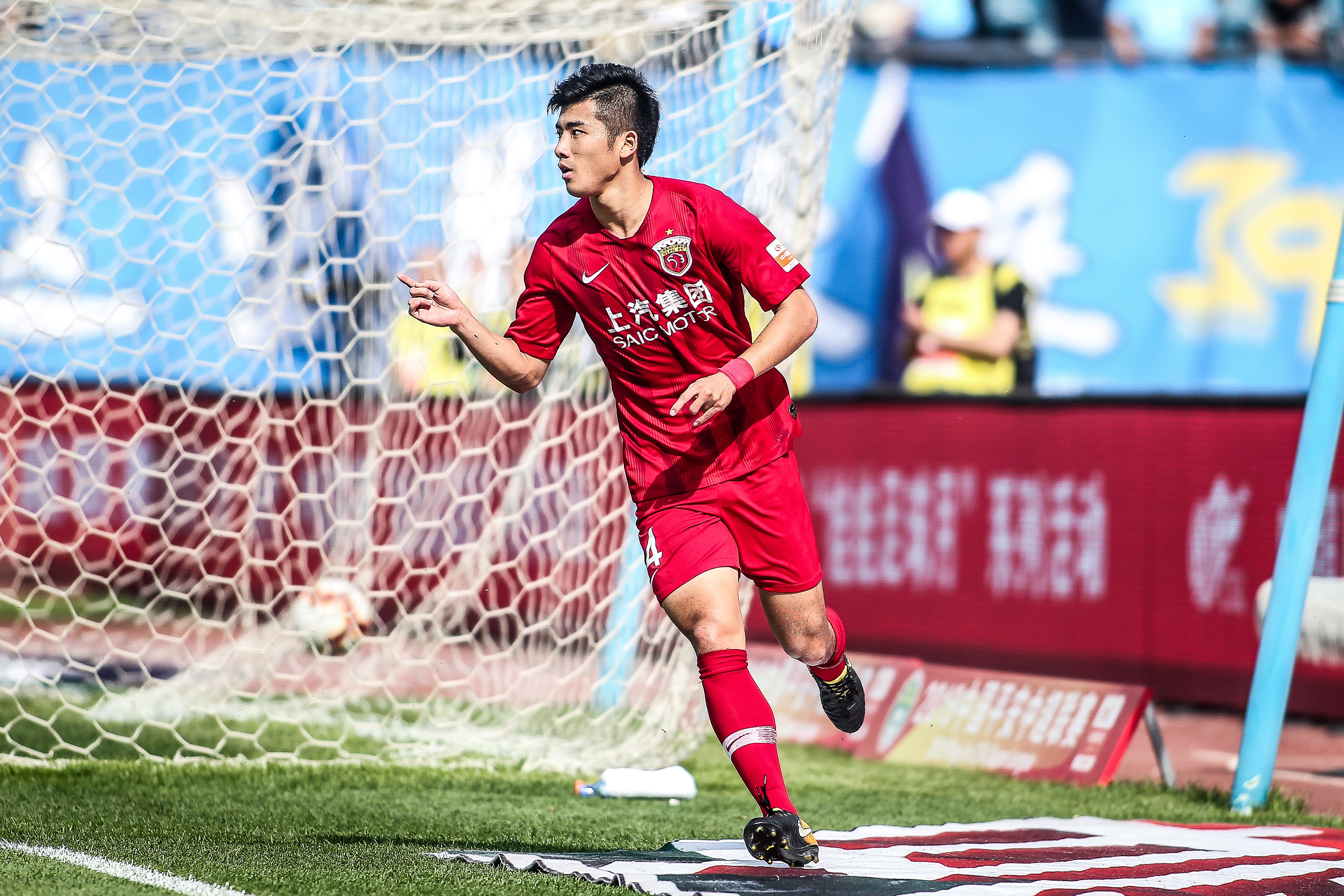 联赛杯进4强后阿森纳赛程压力山大，新年后40天内踢12场（闯入联赛杯四强，阿森纳赛程告急：新年后40天12战）