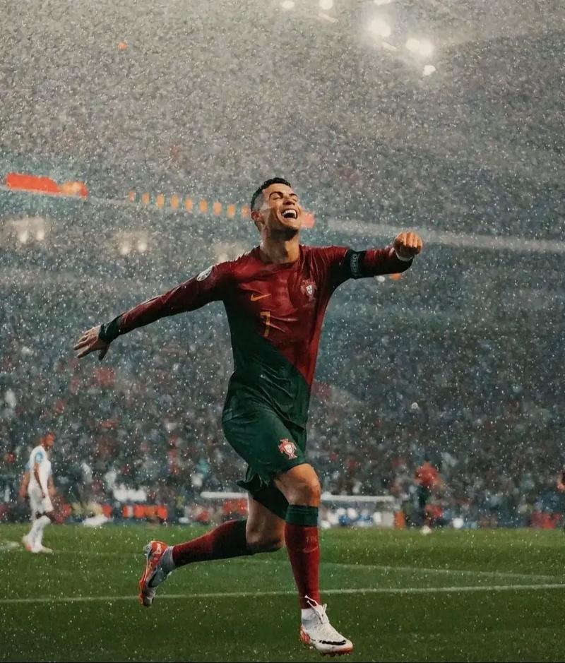 中场一脚直塞把后防撕开了