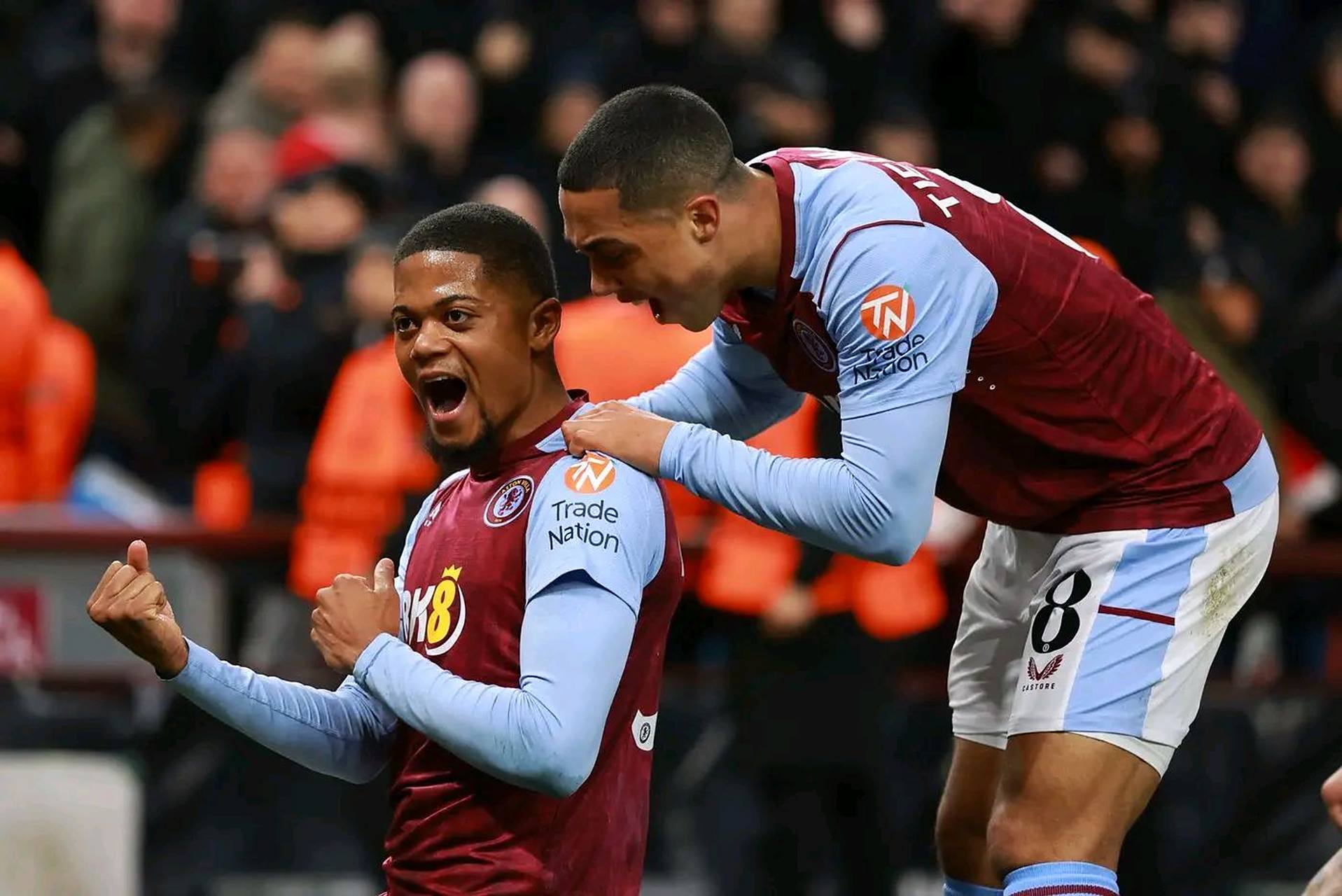 瓜帅：这是谢尔基第一次插花脚传中，他要学习梅西踢得更简洁