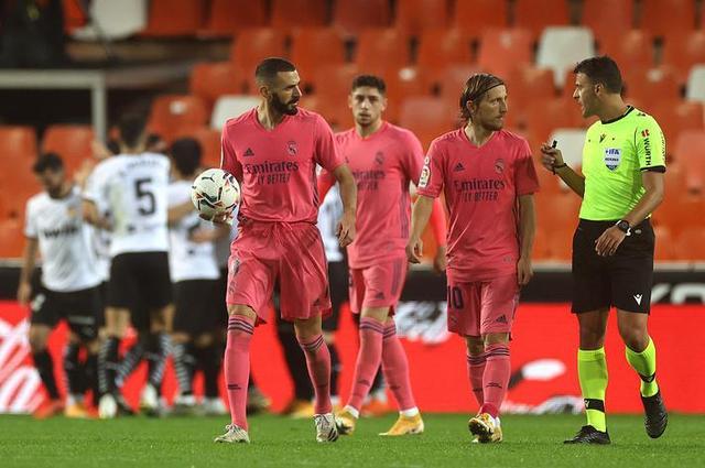 球员：你敢信？我都没看球门